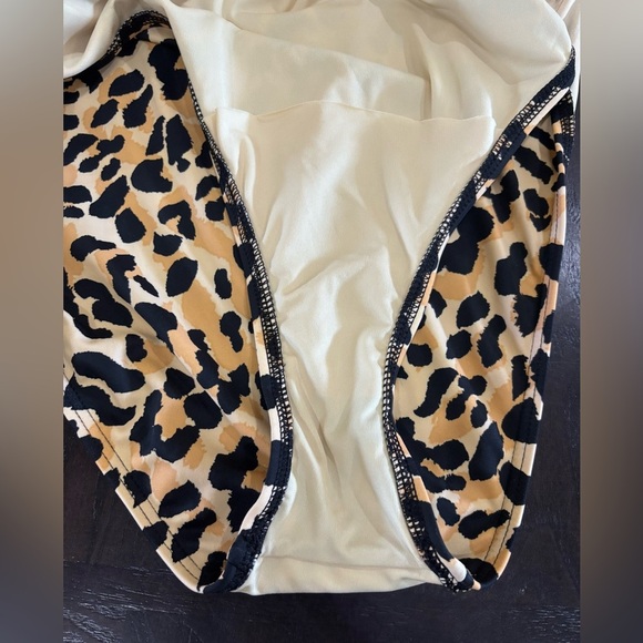 Eloquii Cheetah/Leopard Print Cut Out One Piece Bathing Suit Size 16 - Picture 13 of 13